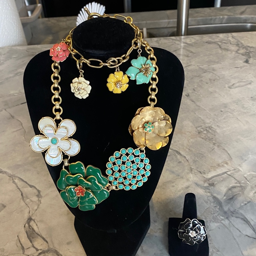 Stella & Dot Vibrant Green and Yellow Charm Bracelet, necklace and ring